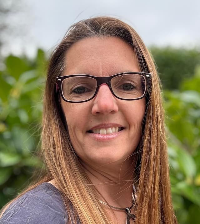 Dr Hannah  Davies
